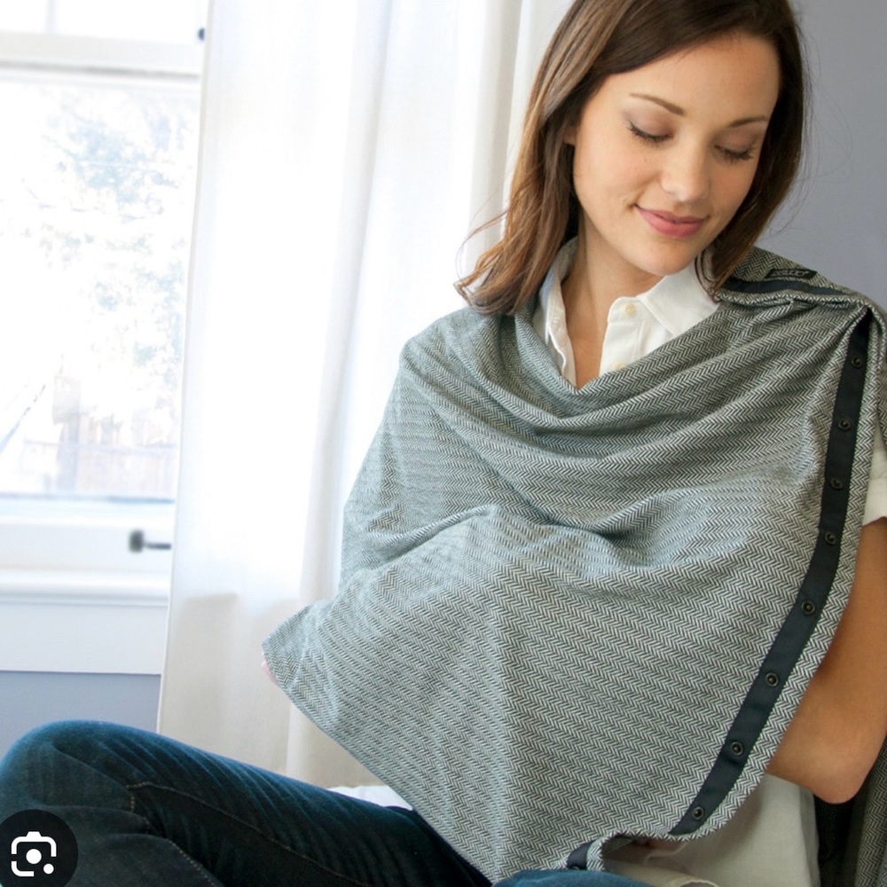 Nüroo Herringbone Gray & Black Nursing Cover with Snap Button Closure